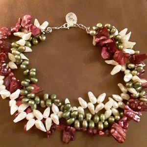 Pearl choker necklace